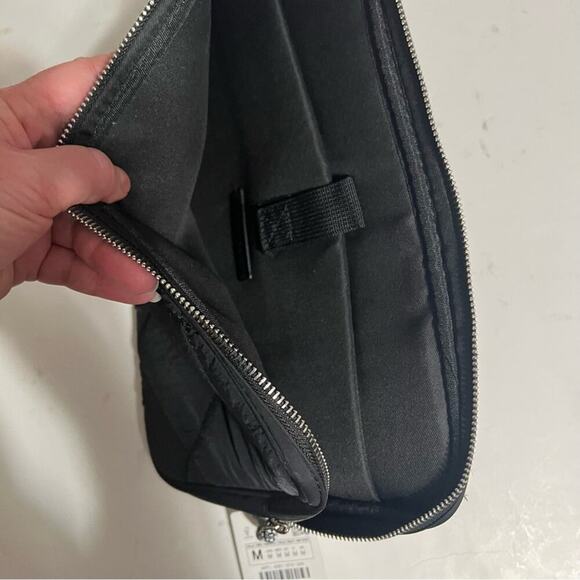 Zara Black Quilted NYLON LAPTOP CASE - Picture 8 of 11